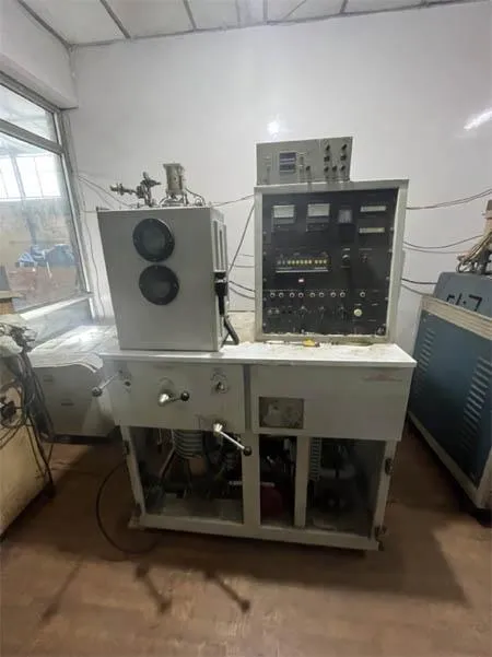 Instrument rack and vacuum equipment in the lab