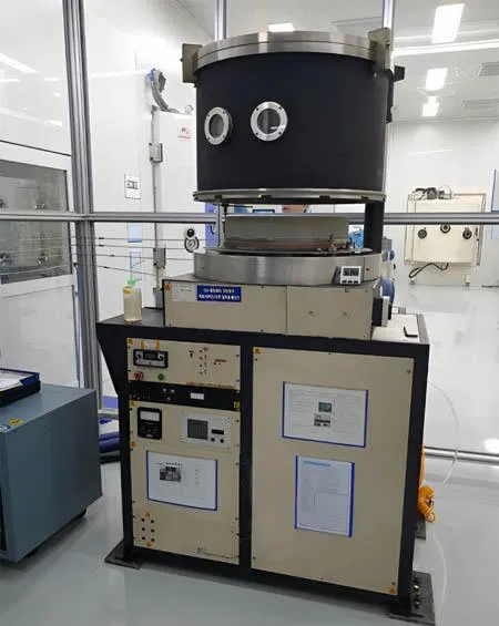 Box vacuum chamber for thin-film optical coating